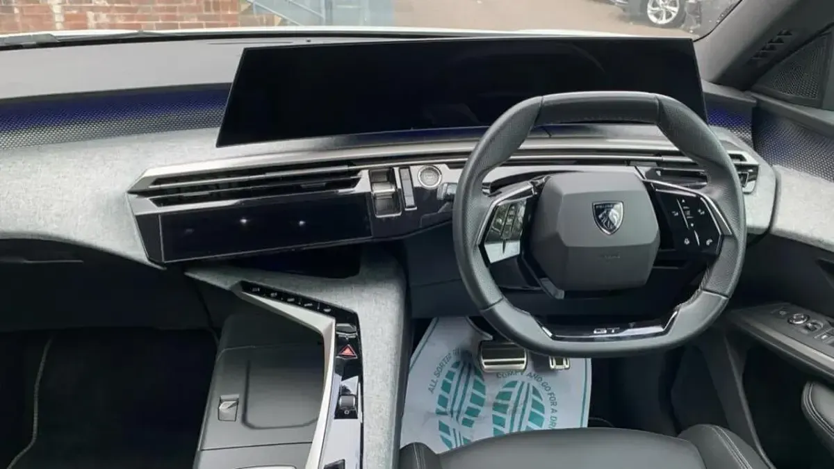 Second-hand Peugeot 3008 GT 134 CP (98 kW) 2025 Alb SUV