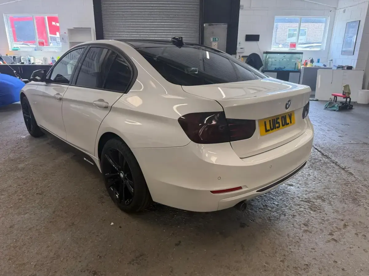 Used BMW 318 Sport Line 2015 White Sedan