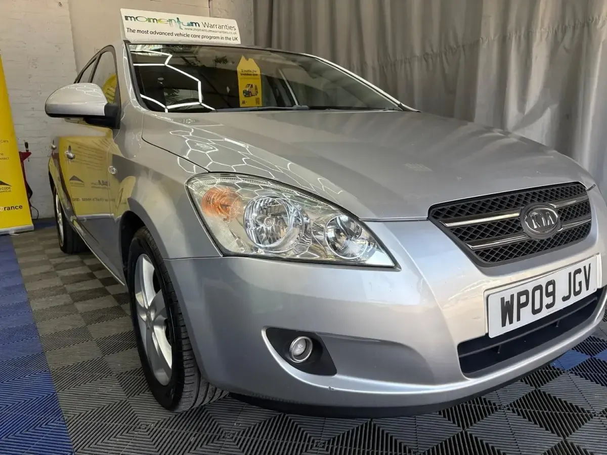 Usado Kia Ceed 2009 Prateado Citadino