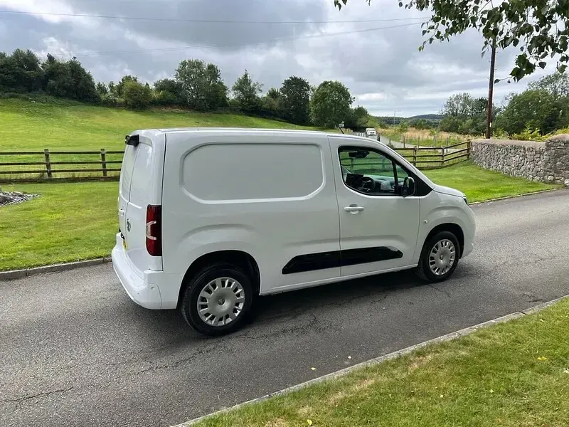 Used Vauxhall Combo 130 HP (95 kW) 2024 White MPV