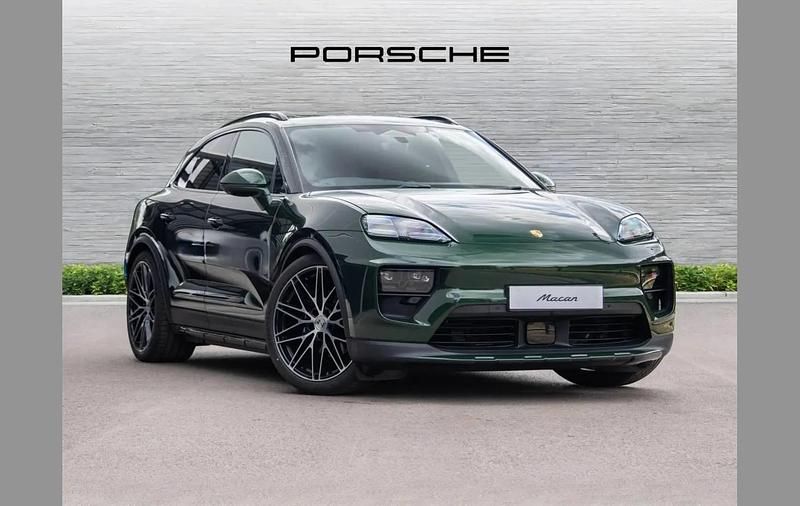 Green New 2025 Porsche Macan SUV | £91,995 - Image 1/4