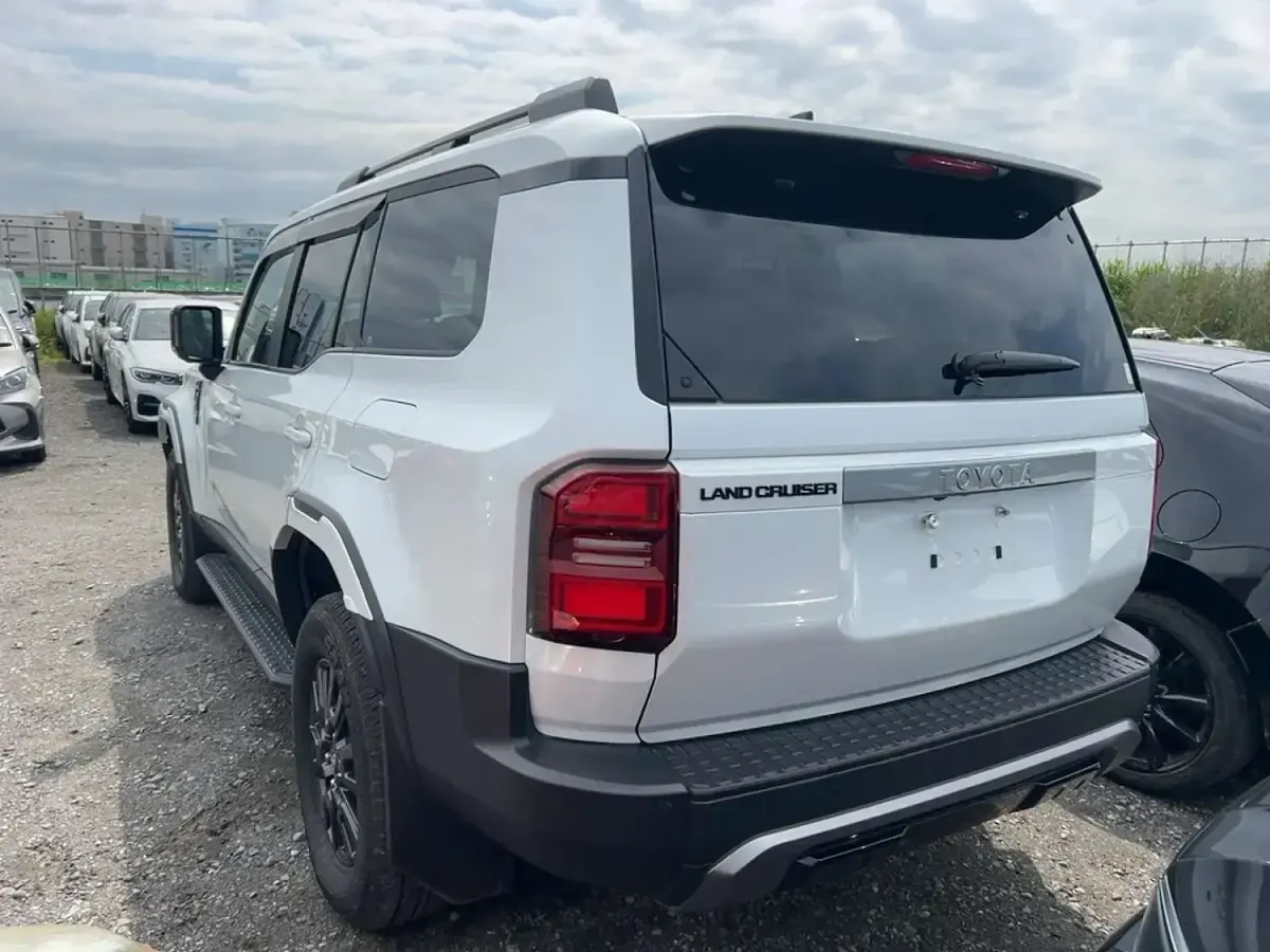 Used Toyota Land Cruiser 204 HP (150 kW) 2025 White SUV