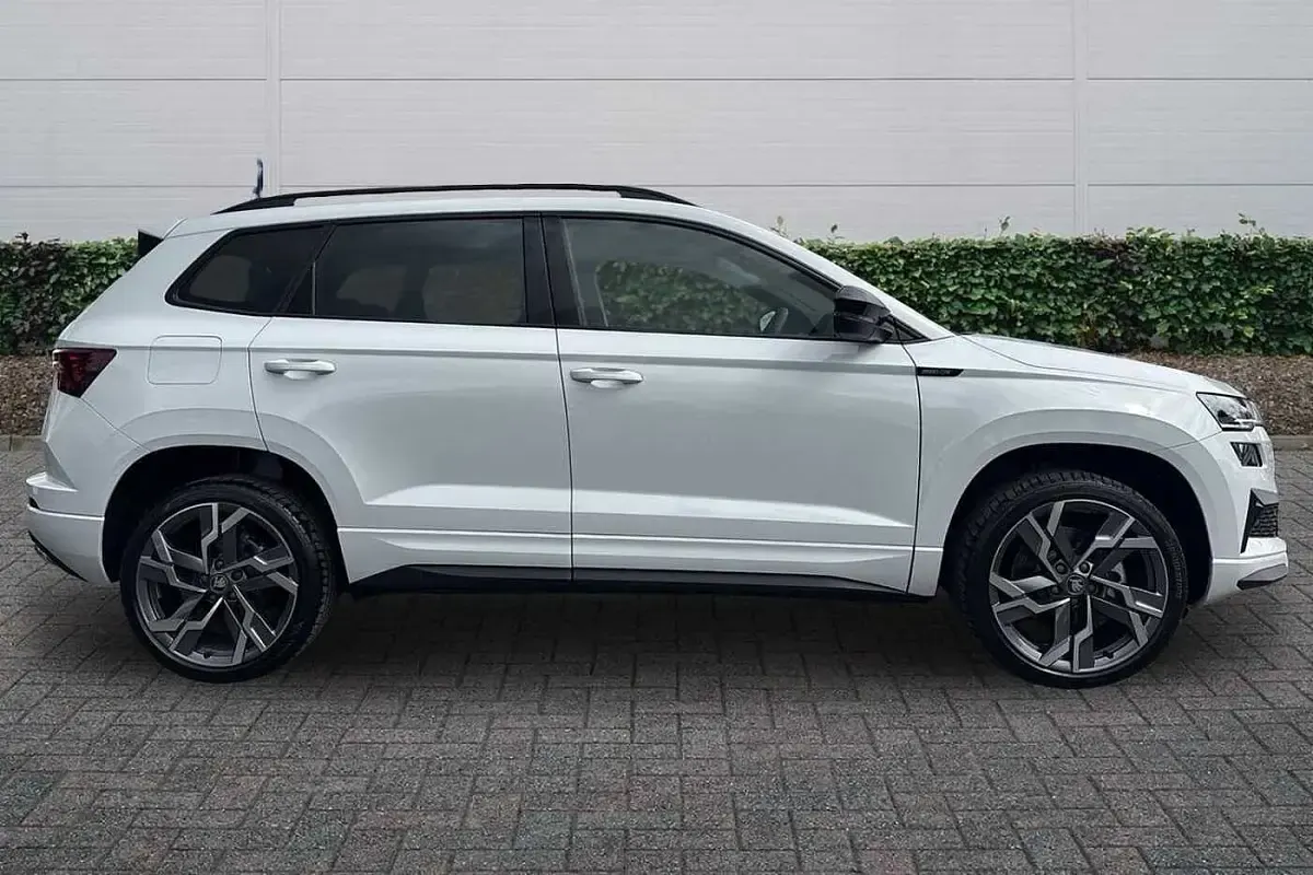New Skoda Karoq SportLine 150 HP (110 kW) 2026 Moon white metallic SUV
