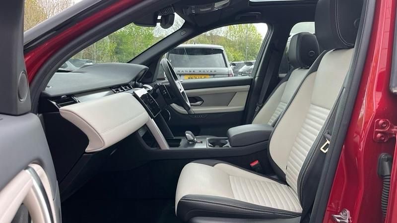 Second-hand Land Rover Discovery Sport HSE Dynamic 204 CP (150 kW) 2024 Roșu SUV