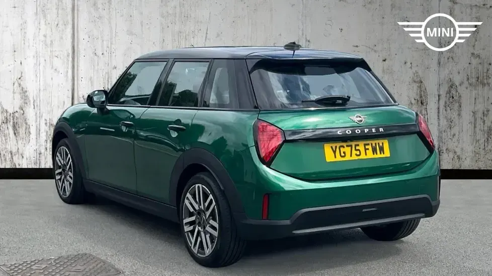 Used Mini Cooper Hatch 113 kW (154 HP) 2025 Green Hatchback
