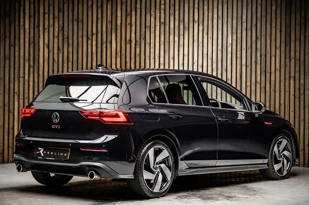 Begagnad VW Golf VIII GTI 2022 Svart Halvkombi