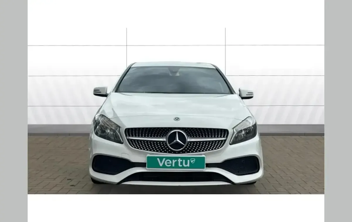 Used Mercedes A160 Executive 101 HP (74 kW) 2017 White Hatchback