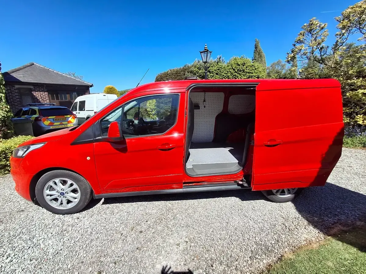 Used Ford Transit Connect Limited 120 HP (88 kW) 2020 Red MPV