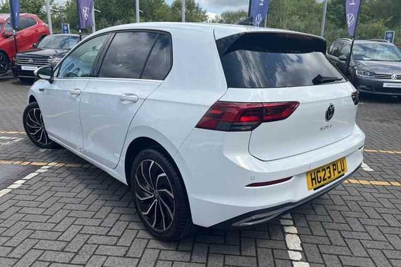 Second-hand VW Golf VIII 130 CP (95 kW) 2023