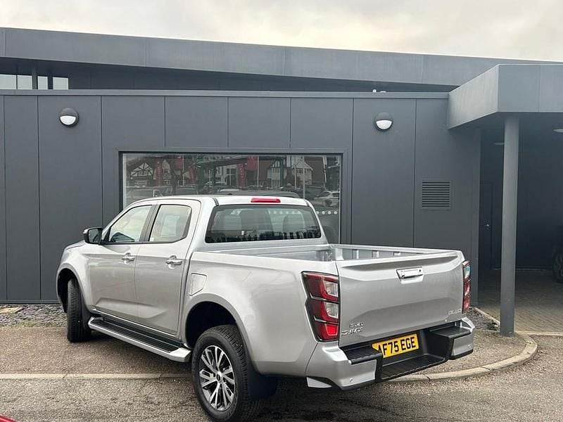 New Isuzu D-Max 163 HP (119 kW) 2025 Mercury silver Pickup