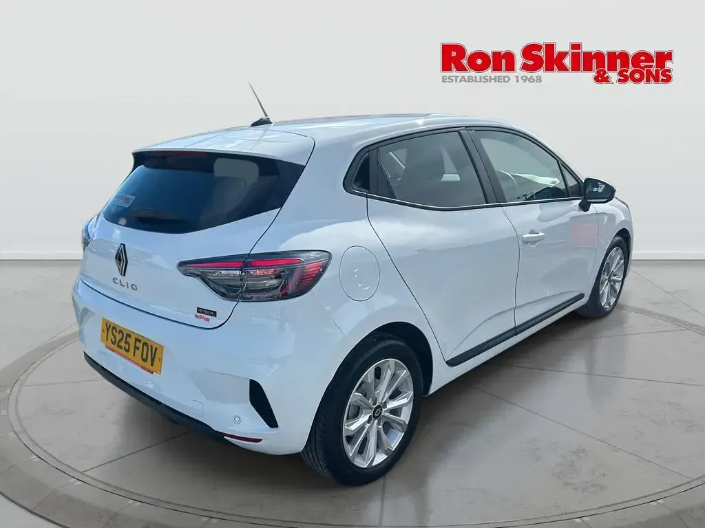 Used Renault Clio Evolution 2025 White Hatchback