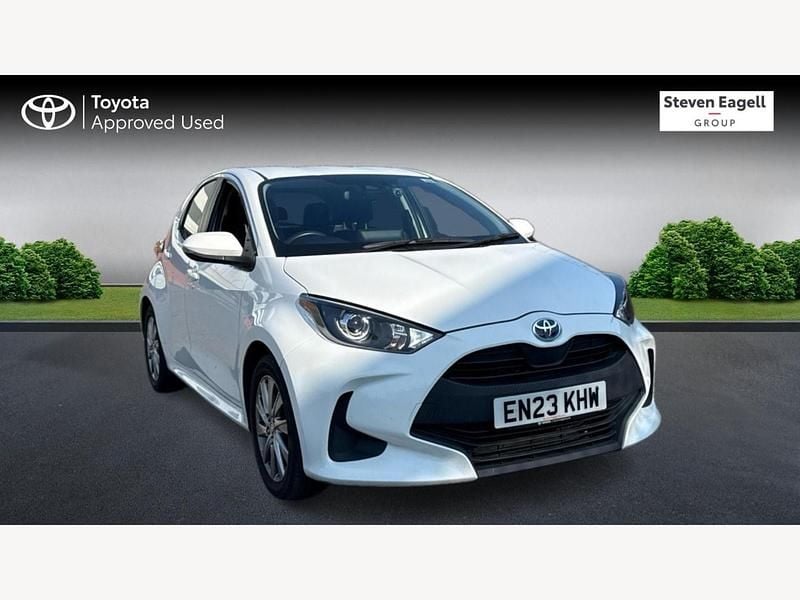 White Used 2023 Toyota Yaris Hybrid Hatchback | £16,346 (Good price) - Image 1/3