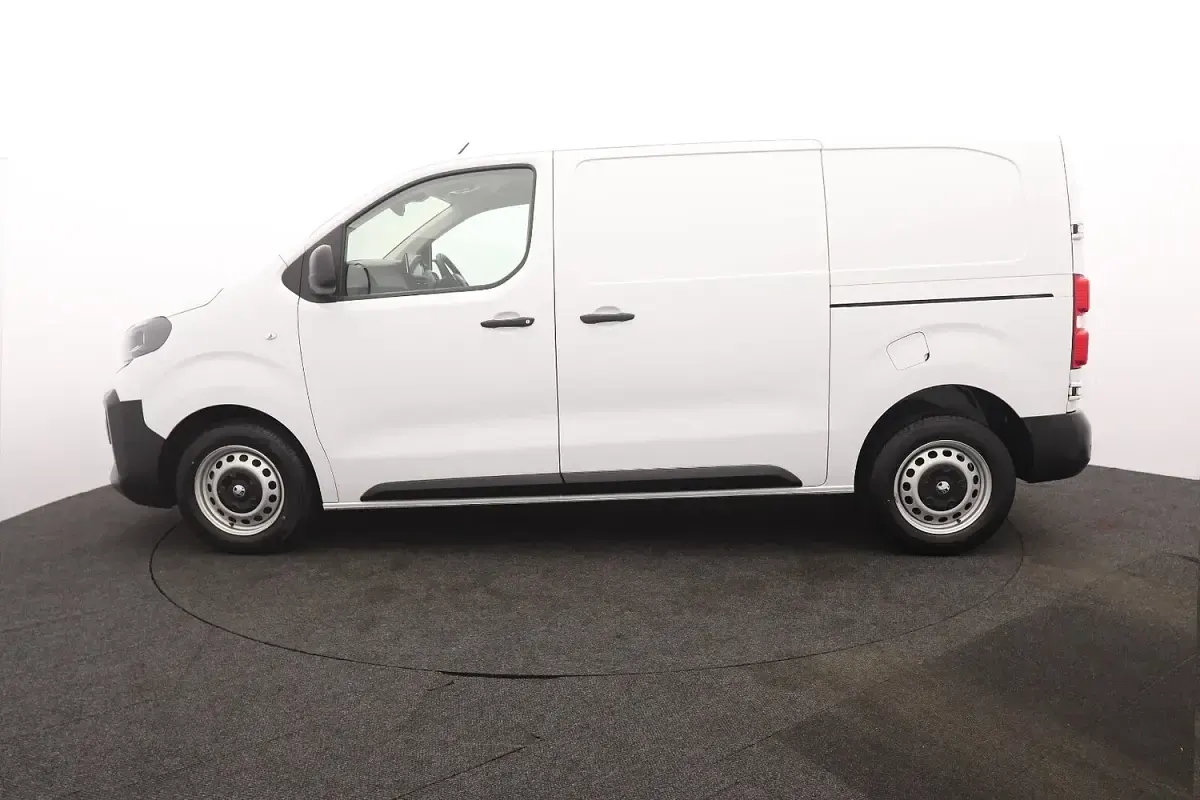 Used Vauxhall Vivaro 120 HP (88 kW) 2024 White MPV