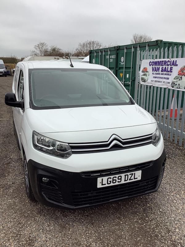 Used Citroën Berlingo 75 HP (55 kW) 2019 White MPV