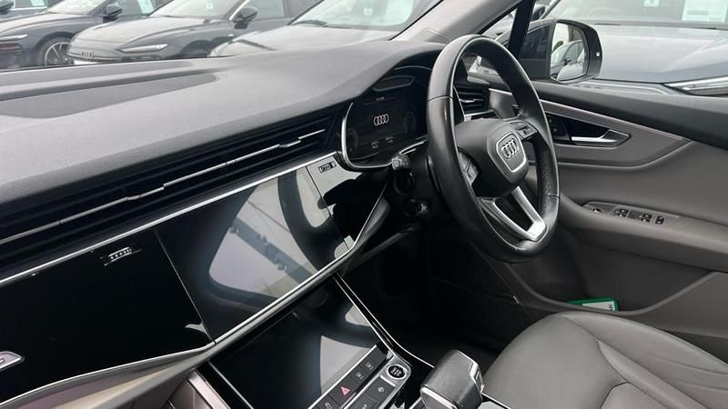 Used Audi Q7 Sport 286 HP (210 kW) 2021 Black SUV