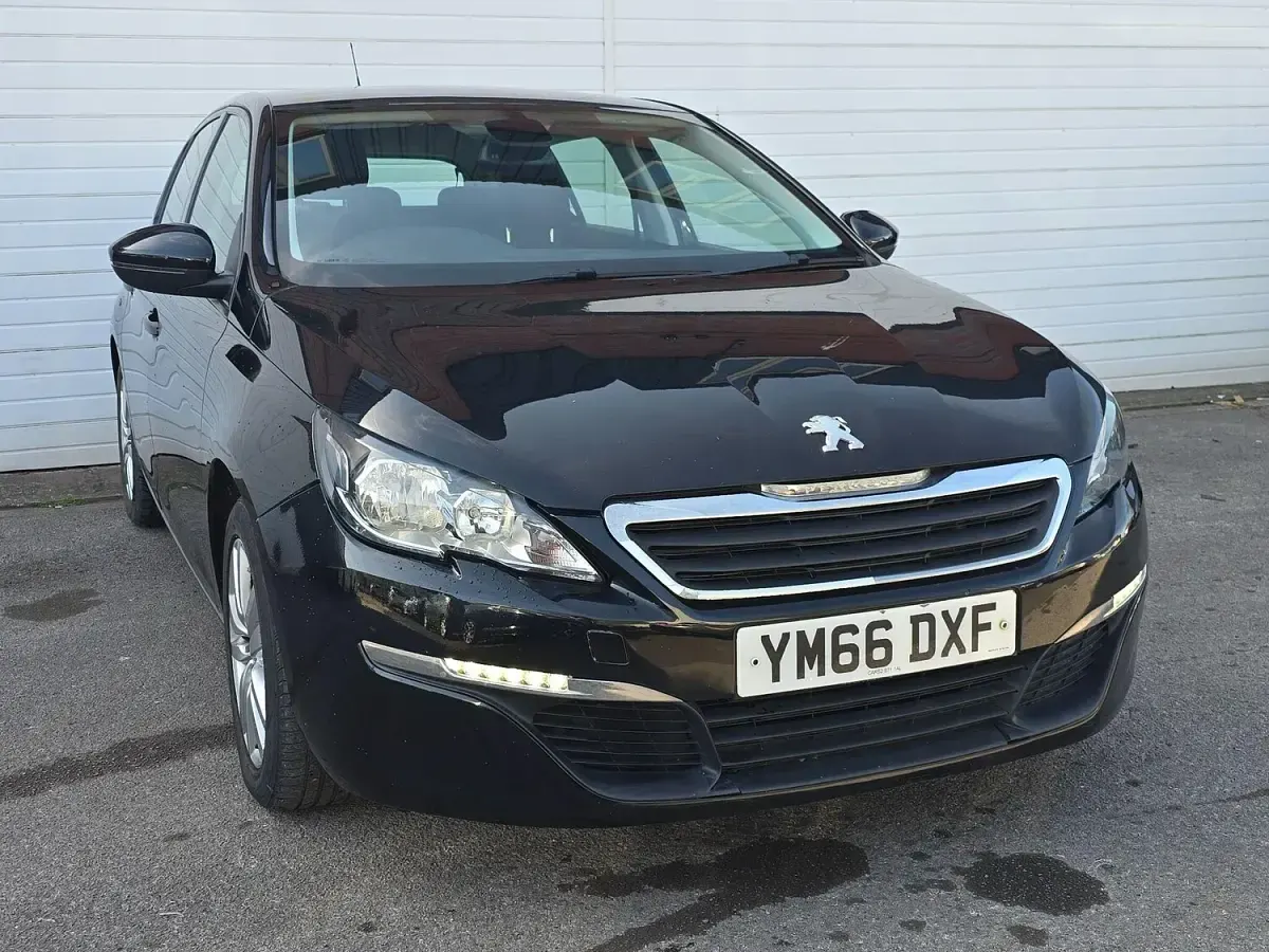 Used Peugeot 308 Active 130 HP (95 kW) 2016 Black Hatchback