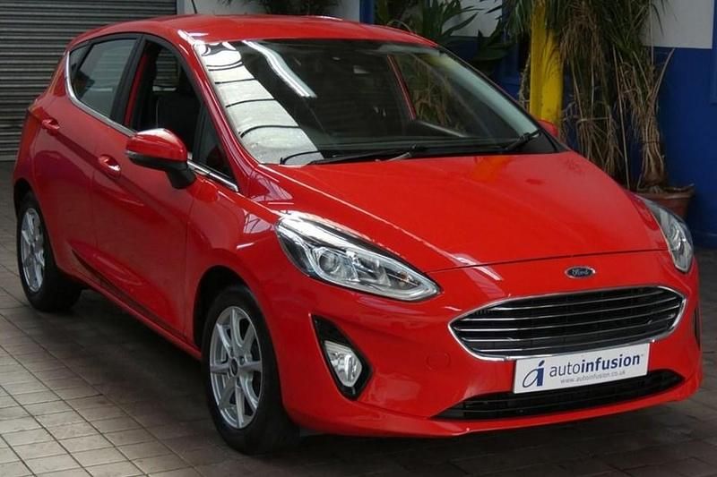 Used Ford Fiesta Zetec 100 HP (73 kW) 2018 Red Hatchback