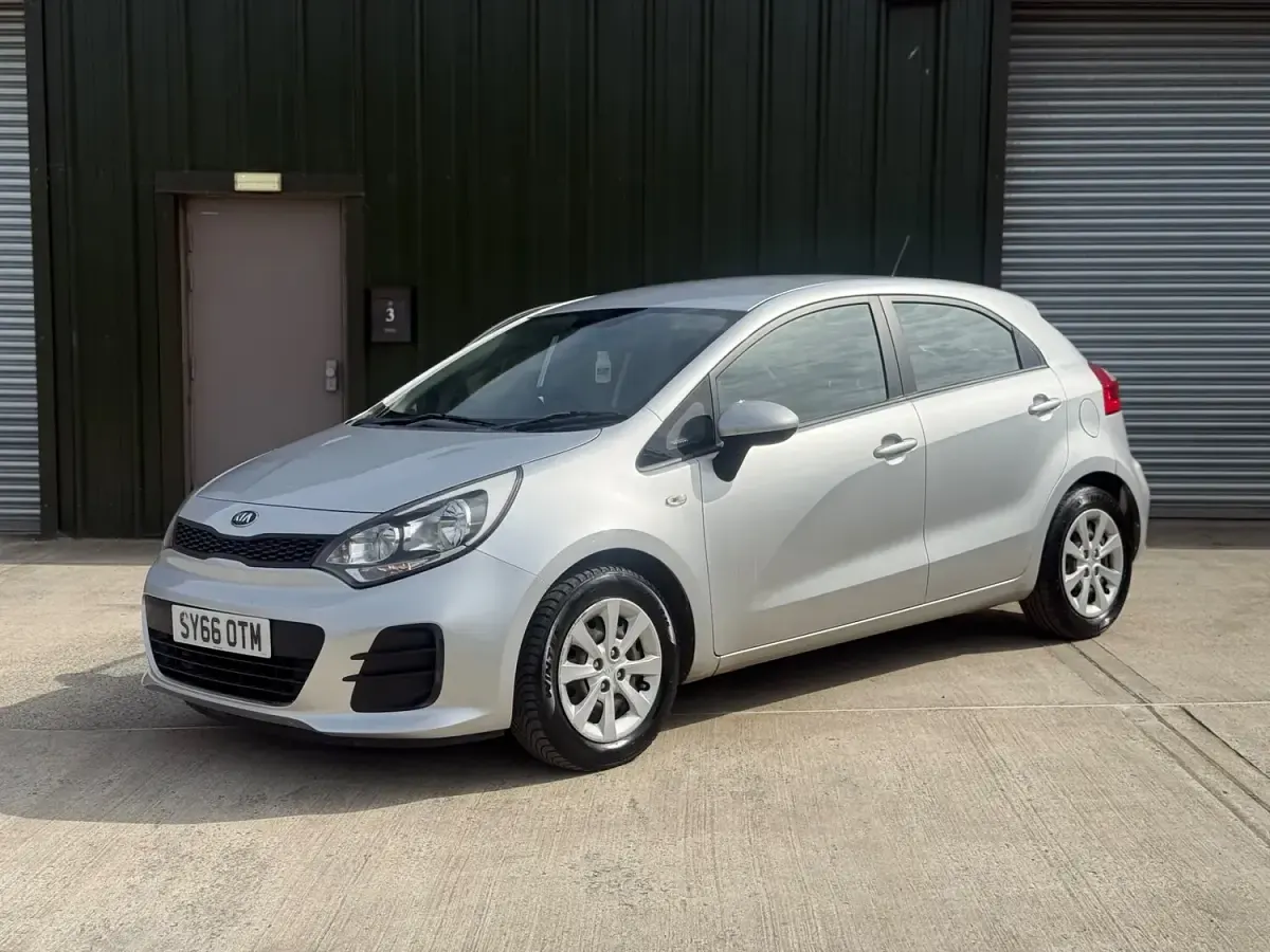 Used Kia Rio 2016 Silver Hatchback