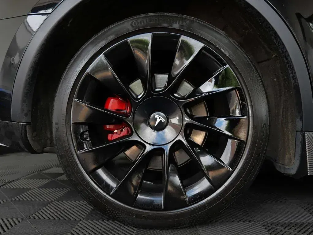 Used Tesla Model Y Long Range AWD 378 kW (514 HP) 2022 Black SUV