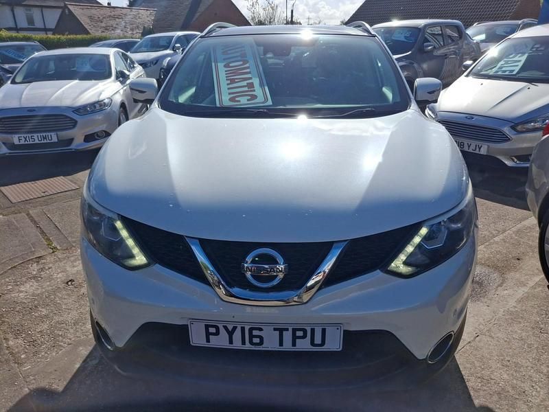 Used Nissan Qashqai Tekna 130 HP (95 kW) 2016 White SUV