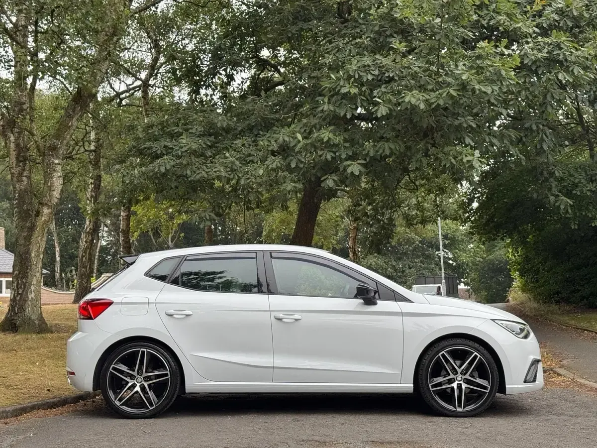 Used Seat Ibiza FR Sport 115 HP (84 kW) 2020 White Hatchback