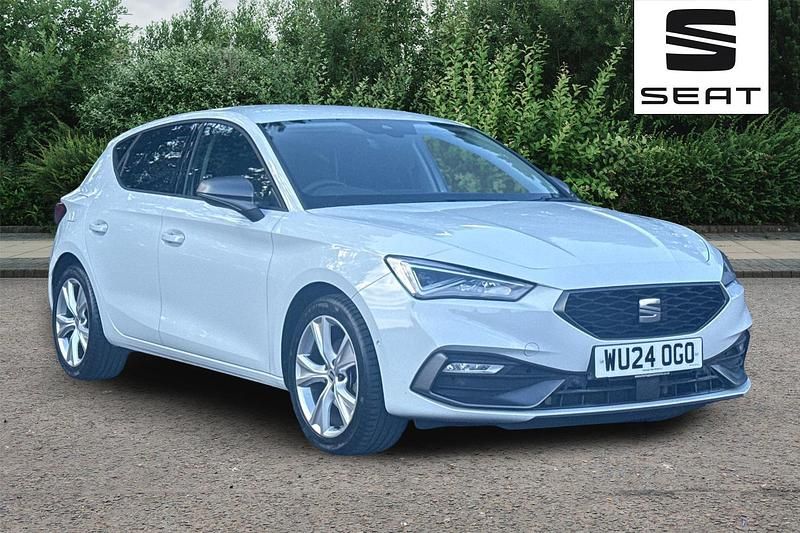 Begagnad Seat Leon FR 150 HK (110 kW) 2024 Vit Halvkombi