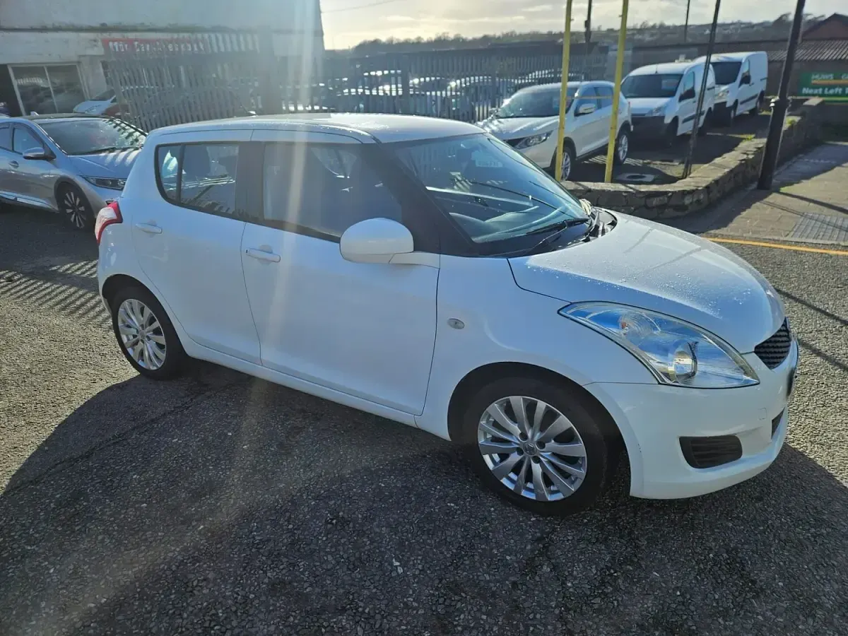 Used Suzuki Swift SZ3 94 HP (69 kW) 2012 White Hatchback