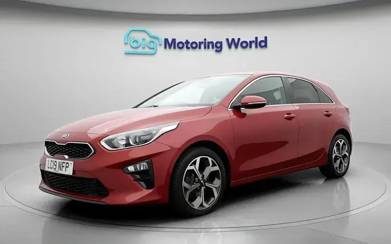 Used Kia Ceed 116 HP (85 kW) 2019 Red Hatchback