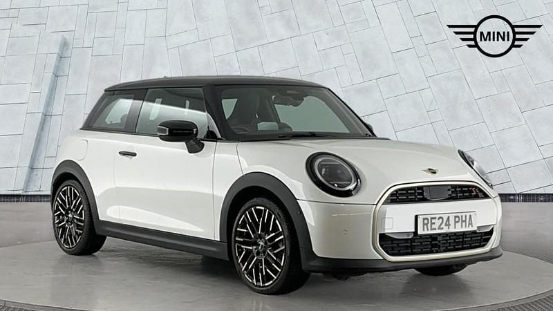 White Used 2024 Mini Cooper S Hatch Hatchback | £24,450 (Fair price) - Image 1/4