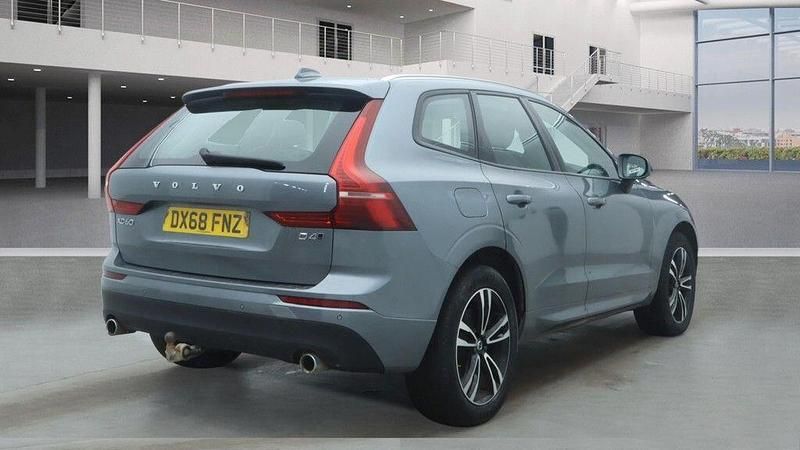 Used Volvo XC60 Momentum 190 HP (139 kW) 2018 Grey SUV