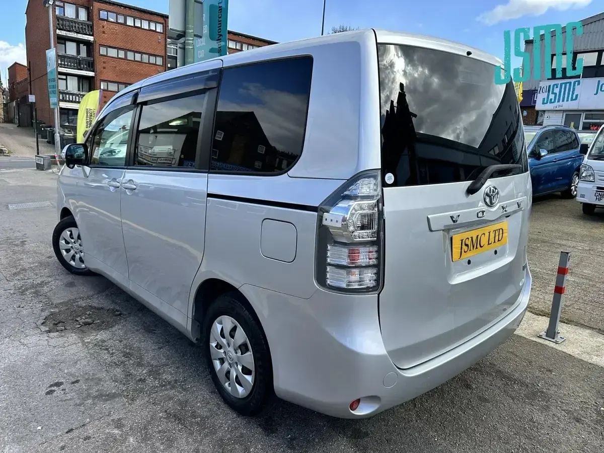 Used Toyota Voxy 2010 Silver MPV