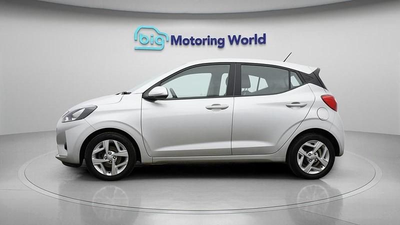 Used Hyundai i10 SE 84 HP (61 kW) 2023 Grey Hatchback