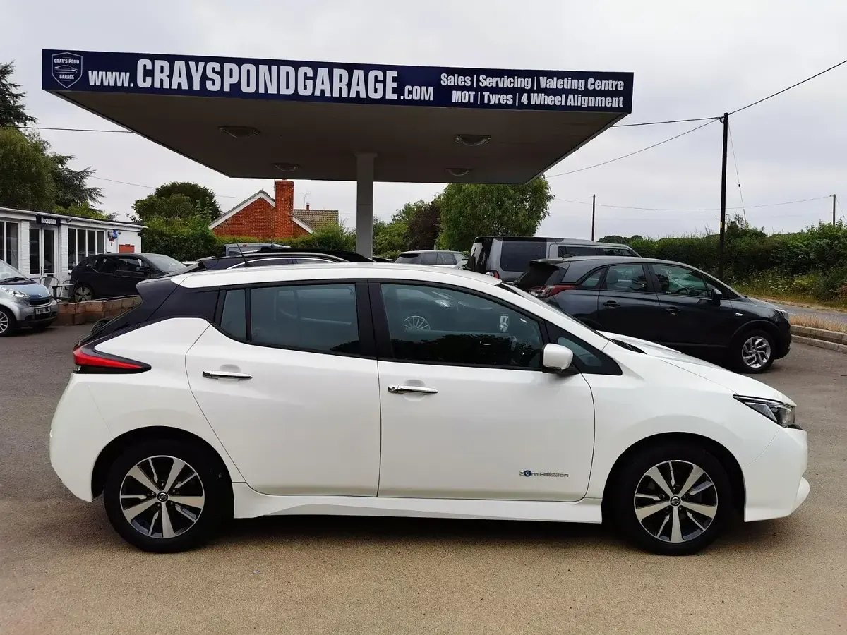 Used Nissan Leaf Acenta 110 kW (150 HP) 2020 White Hatchback