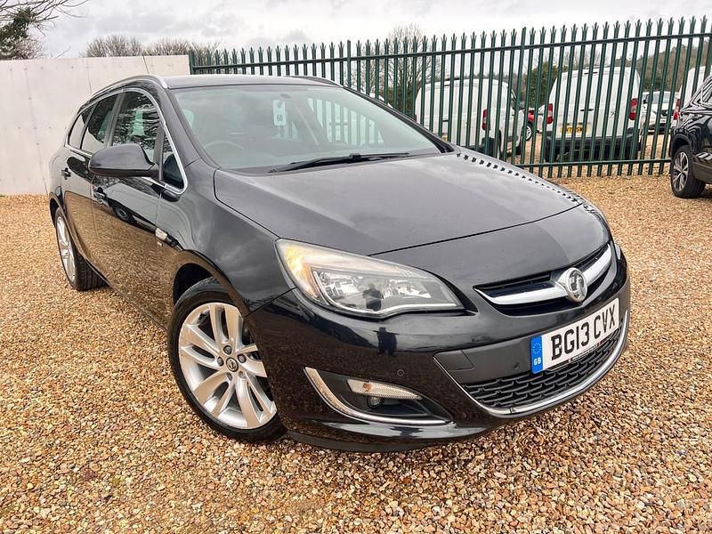 Used Vauxhall Astra SRi 165 HP (121 kW) 2013 Black Estate