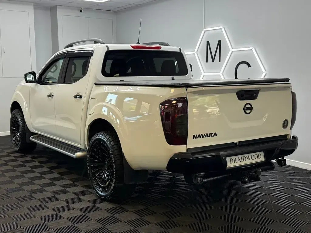 Used Nissan Navara S 190 HP (139 kW) 2017 White Pickup