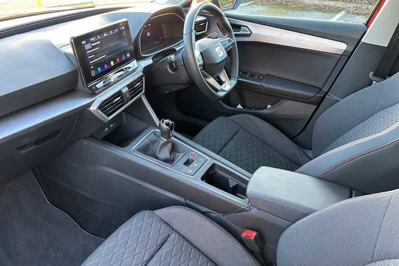 Begagnad Seat Leon FR 150 HK (110 kW) 2023 Röd Halvkombi