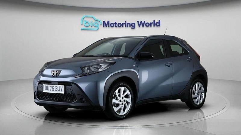 Used Toyota Aygo X PURE 72 HP (52 kW) 2025 Grey SUV