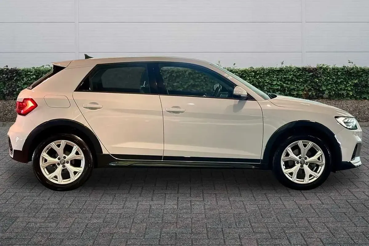 Used Audi A1 Design 150 HP (110 kW) 2020 White SUV