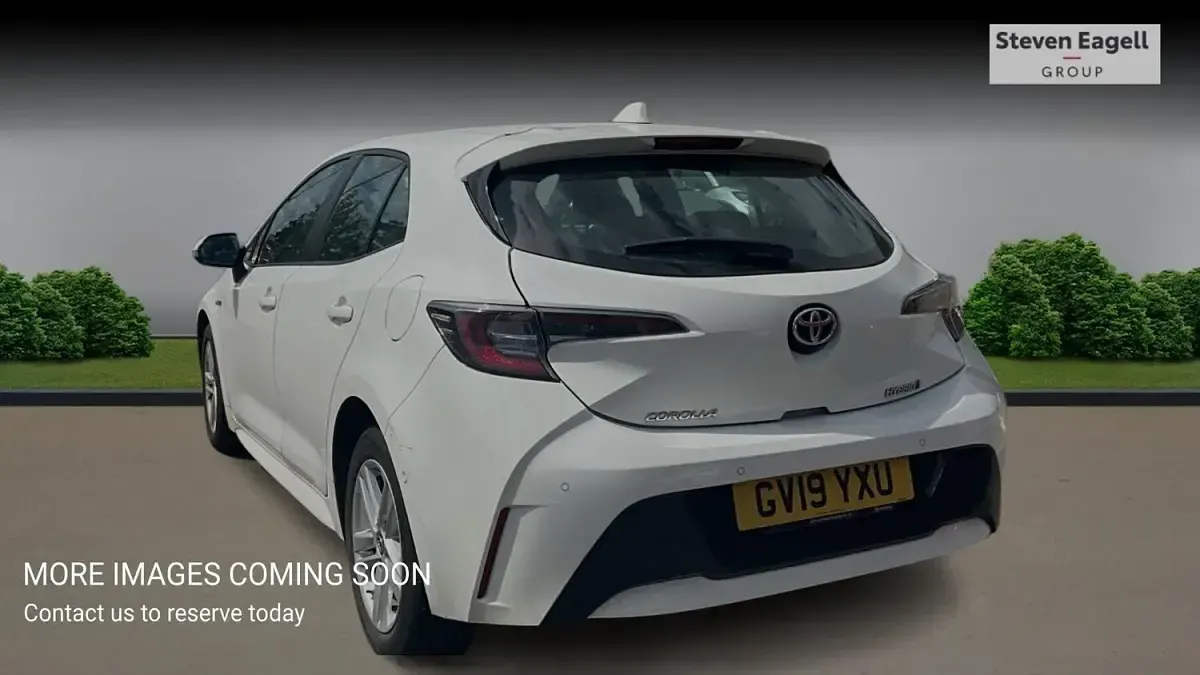 Used Toyota Corolla 122 HP (89 kW) 2019 White Hatchback