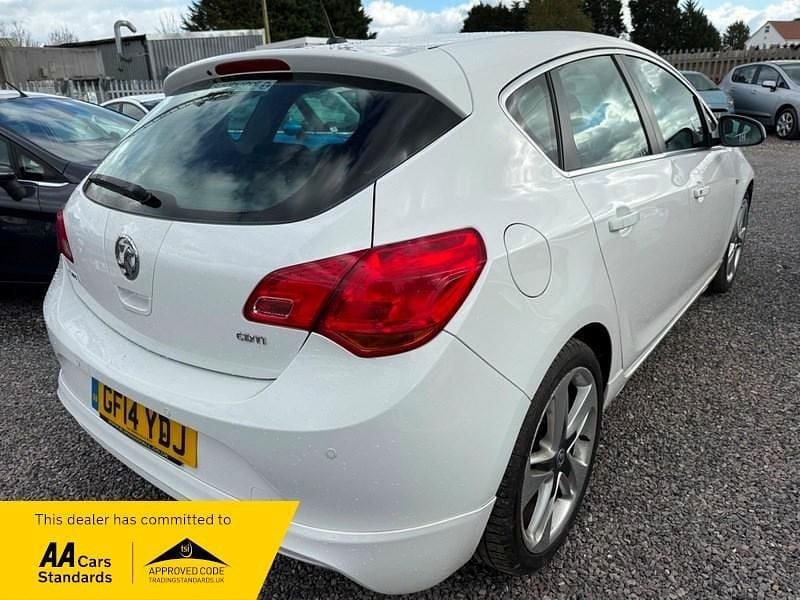Used Vauxhall Astra Edition 2014 White Hatchback