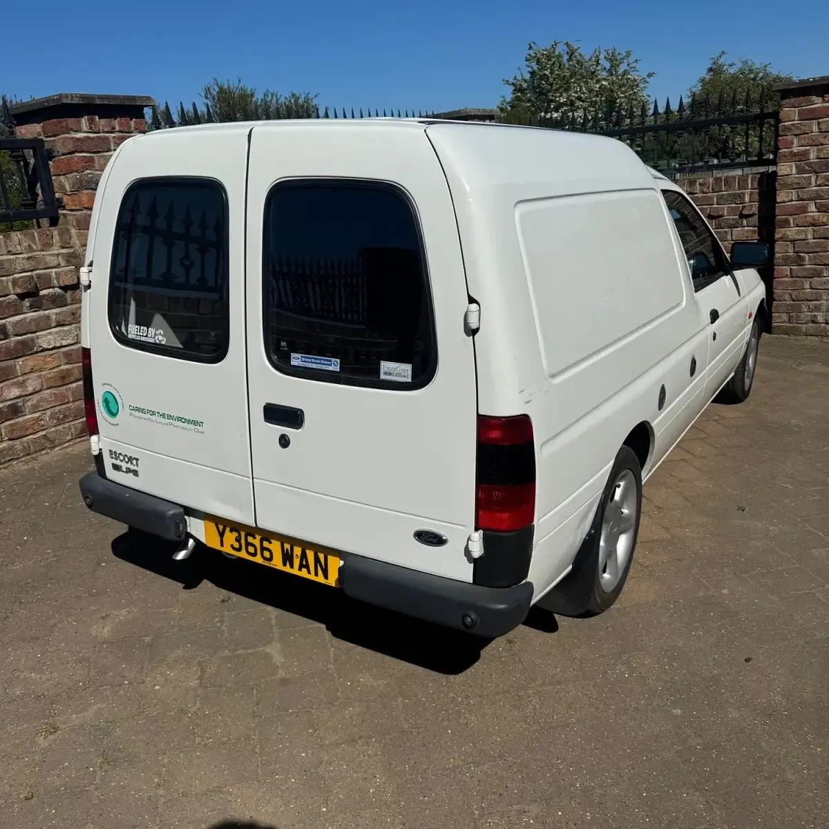 Used Ford Escort 55 HP (40 kW) 2001 White