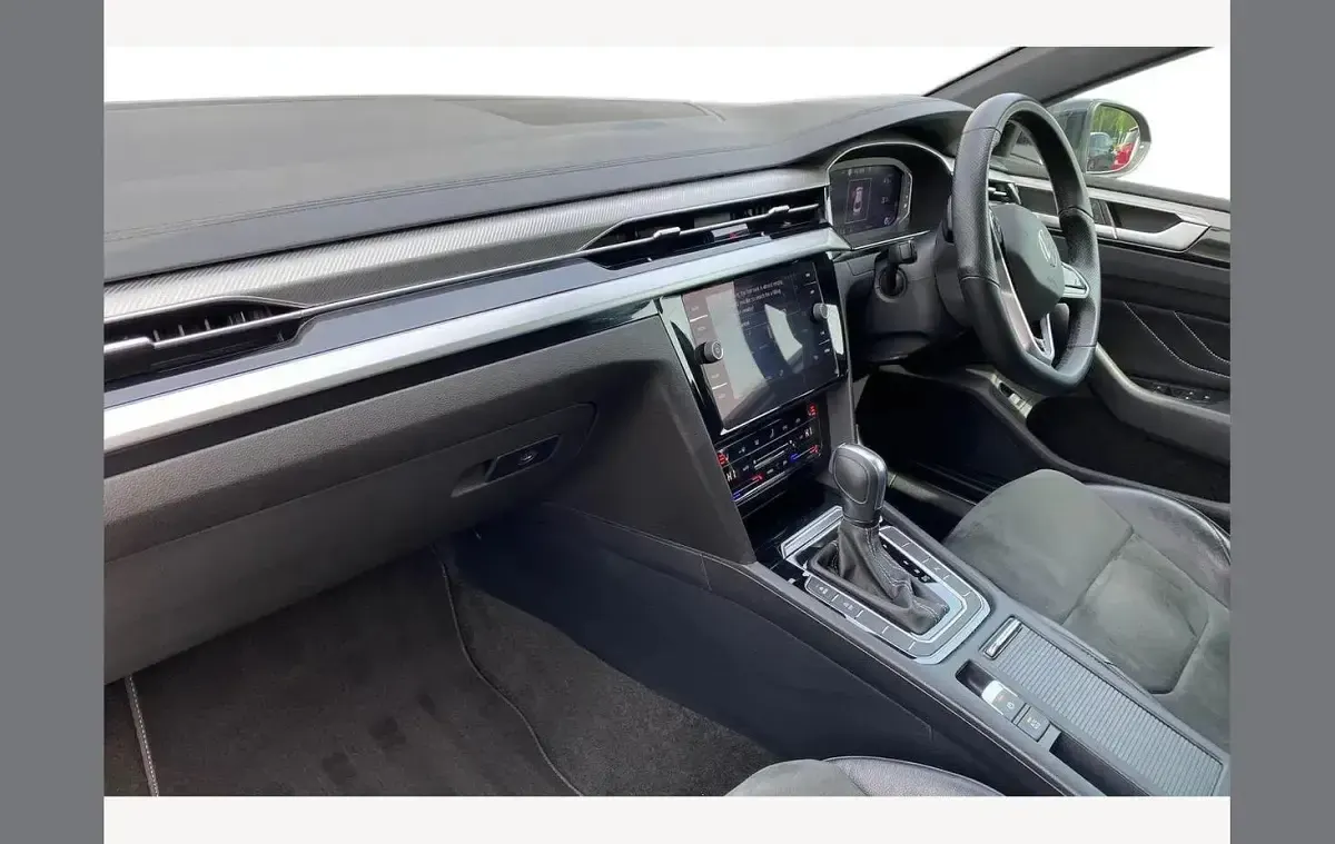 Begagnad VW Arteon R-line 190 HK (139 kW) 2023 Svart Halvkombi