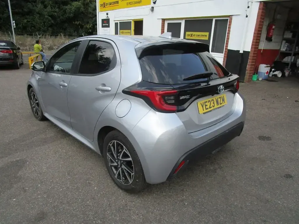 Used Toyota Yaris Design 116 HP (85 kW) 2023 Silver Hatchback