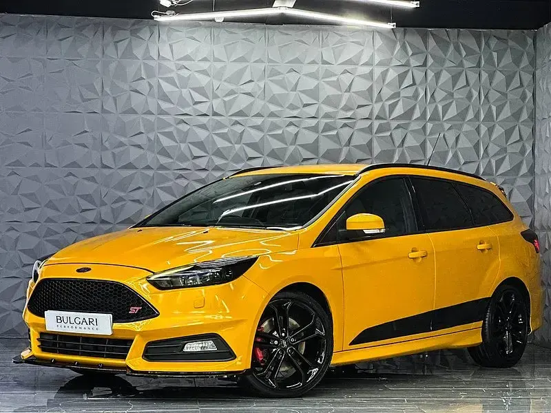 Used Ford Focus ST 250 HP (183 kW) 2017 Orange Estate