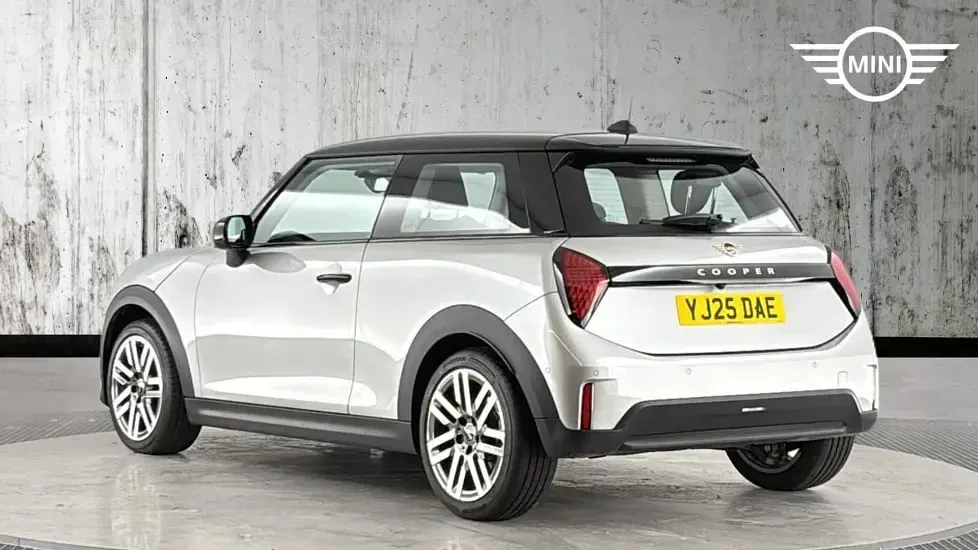 Used Mini Cooper Hatch 113 kW (154 HP) 2025 Silver Hatchback