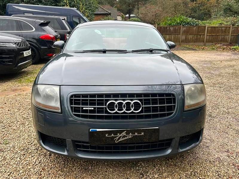 Begagnad Audi TT Exclusive 250 HK (183 kW) 2004 Grå Sportkupé