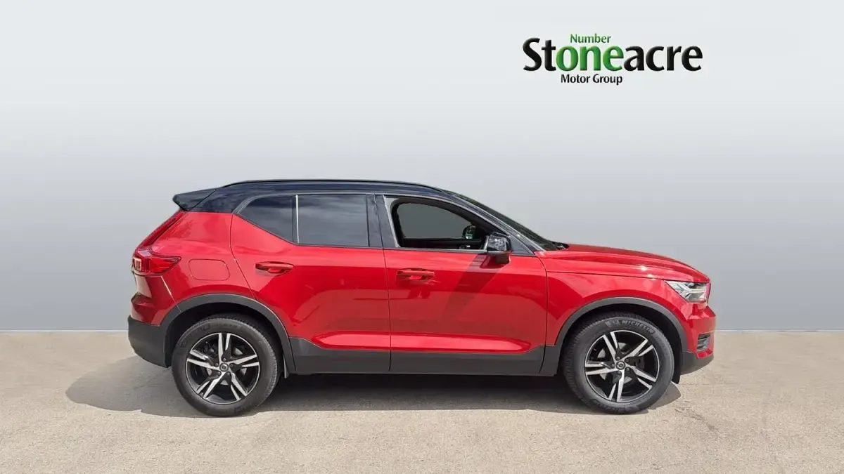 Used Volvo XC40 R-Design 163 HP (119 kW) 2021 Red SUV