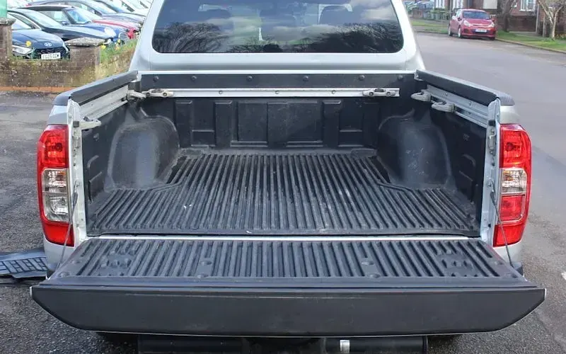 Used Nissan Navara Tekna 190 HP (139 kW) 2021 Silver Pickup