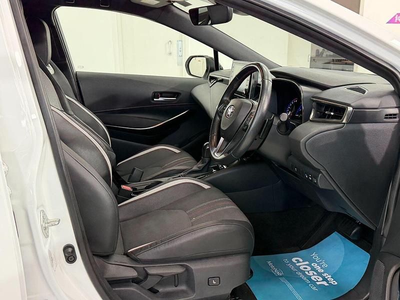 Used Toyota Corolla Sport 184 HP (135 kW) 2021 White Estate