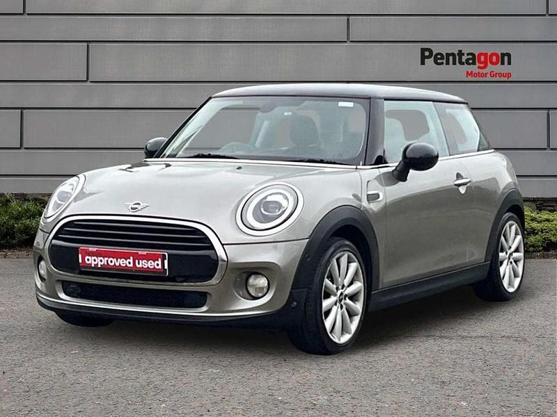 Używany Mini Cooper Classic 134 KM (98 kW) 2019 Srebrny Hatchback